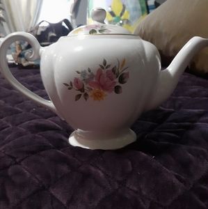 BEAUTIFUL Vintage Tea Pot made in 1954